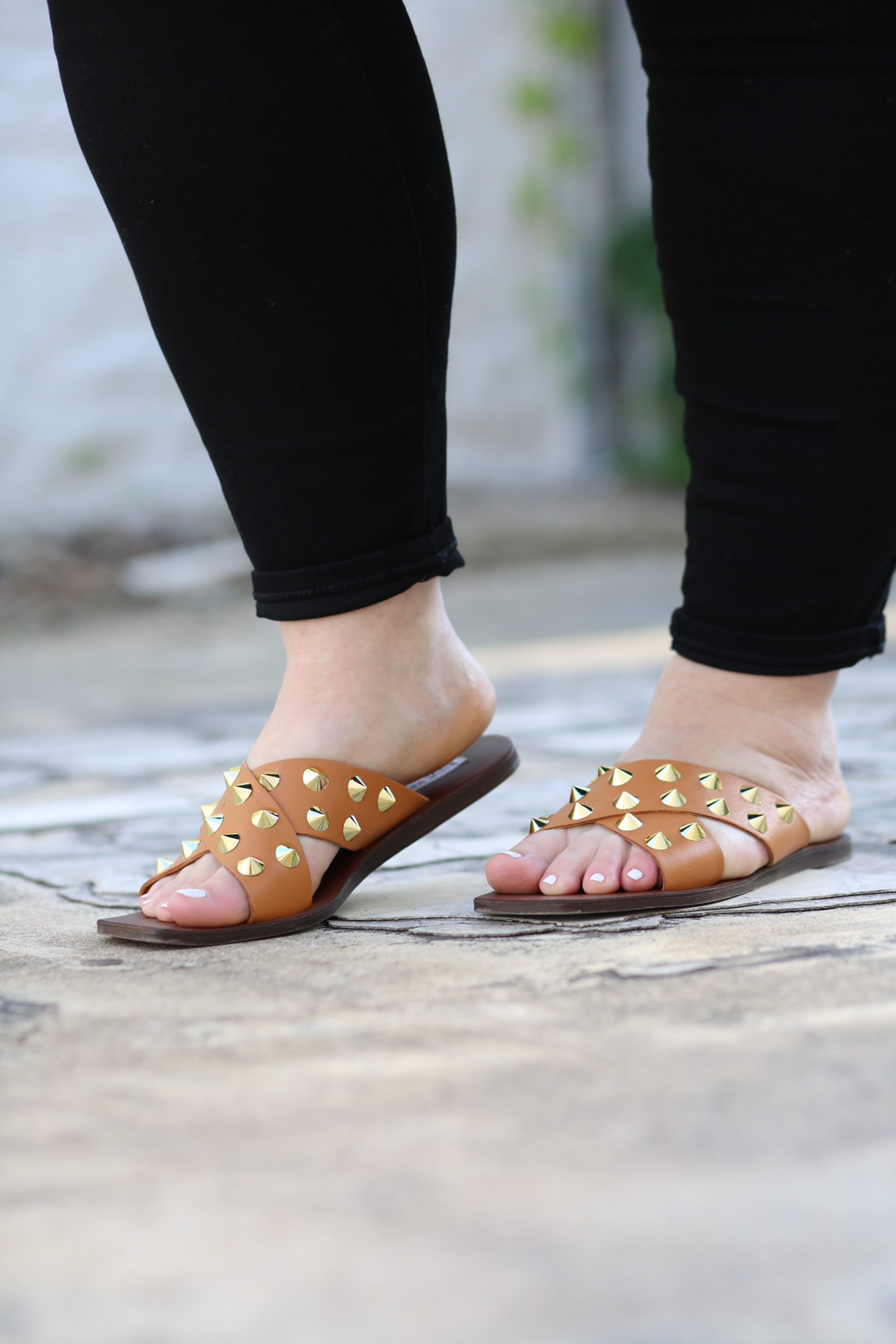 floral kimono, wandering willow boutique, black jeans, plus size style, studded sandals